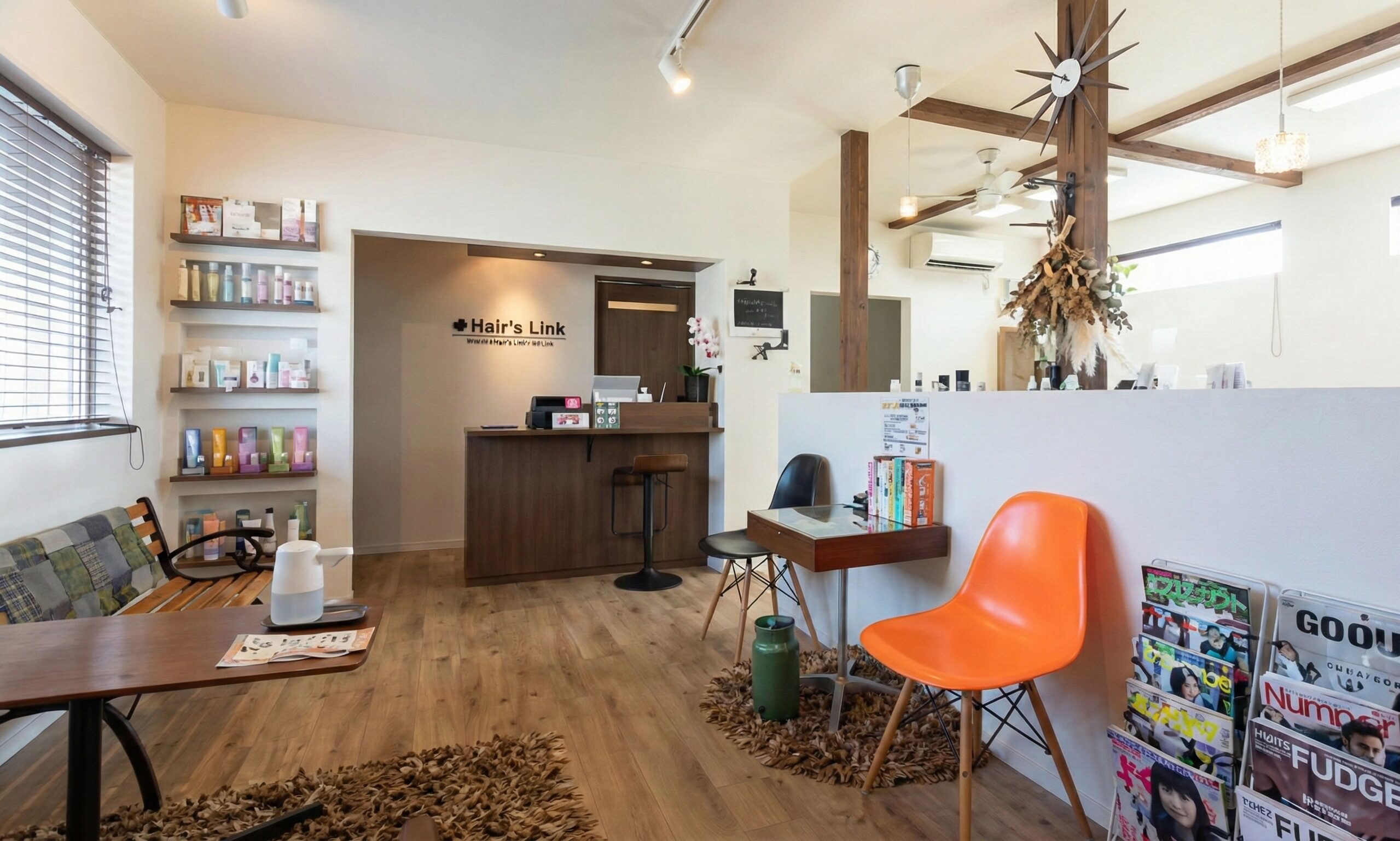 中標津町の人気美容院「Hair's Link」の内装。