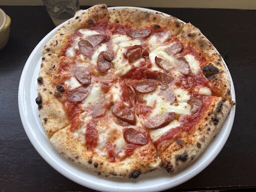 ピエトラ 店内や料理の写真1