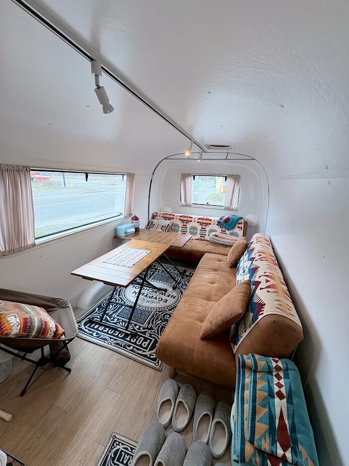 トレーラーの内装